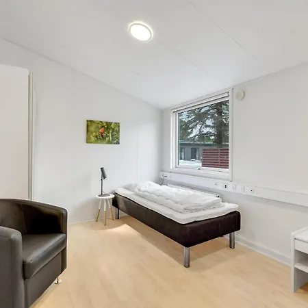 8 Bedroom Cozy In Henne Holiday home Henne Strand
