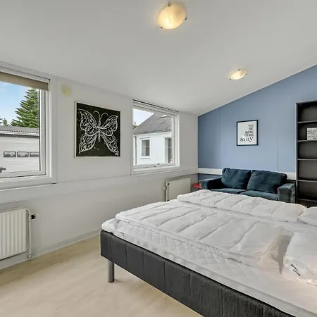 8 Bedroom Cozy In Henne Holiday home Henne Strand